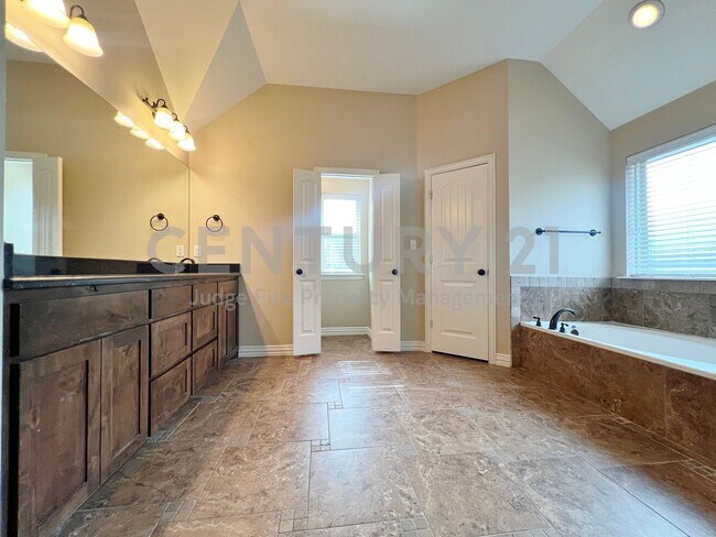 Building Photo - Nice Southwestern Style 4/2/2 In Willow Pa...