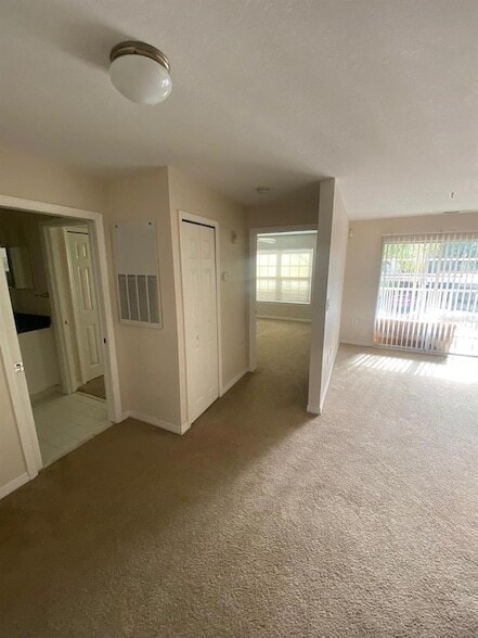 Building Photo - 5479 Vineland Rd