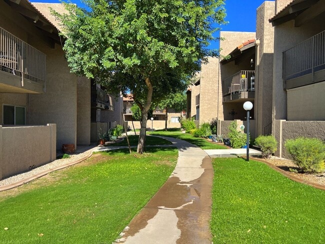 Building Photo - OPEN HOUSE -  INQUIRE:     LARGE ONE 1/BR ...