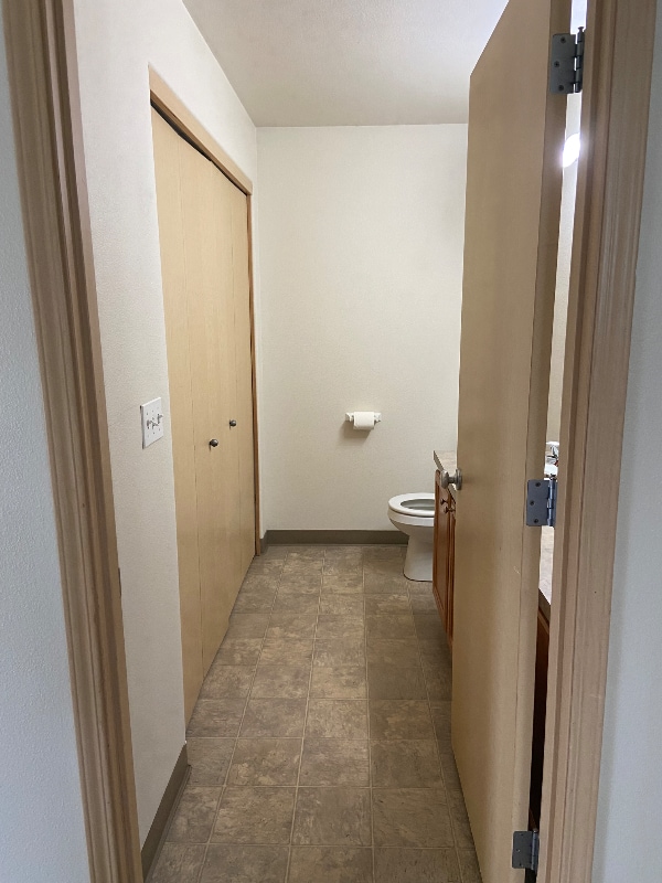 Building Photo - 250 40th Ct