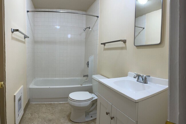 Building Photo - 6127 N Colton St
