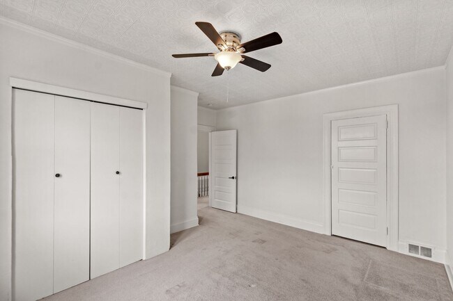 Building Photo - AVAILABLE AUGUST 1ST!! BEAUTIFUL 3 BEDROOM...