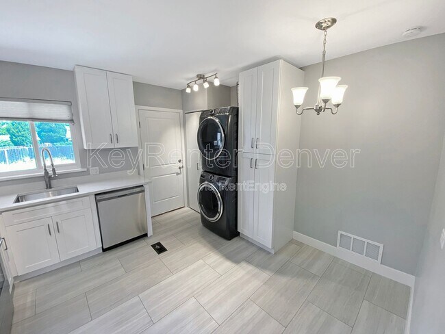 Building Photo - 4960 Decatur St