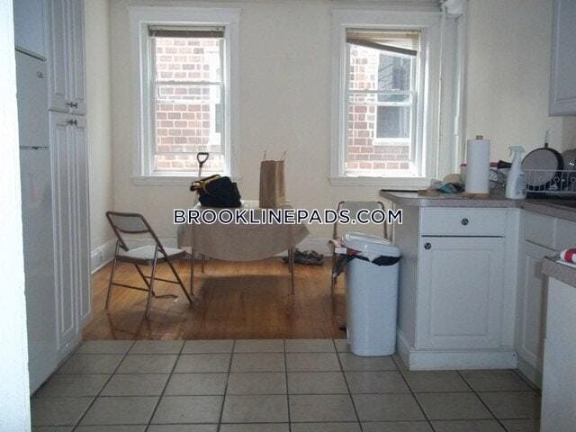 Building Photo - 60 Egmont St