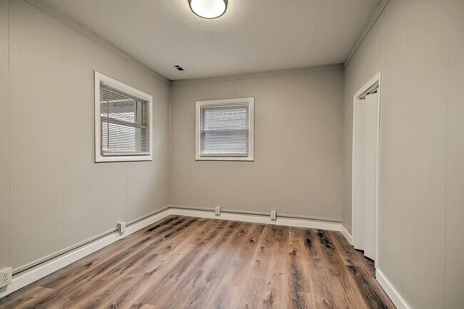 Building Photo - 1712 Oaklawn St