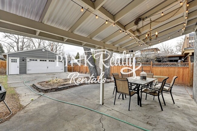 Building Photo - 1610 W Kiowa St