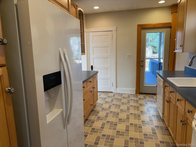 Building Photo - 15 Highland Ave