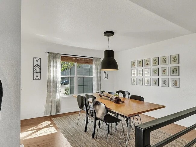 Building Photo - 15692 Paiute Cir