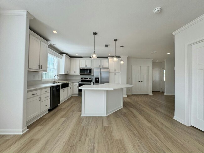 Building Photo - 3070 SW 108th St