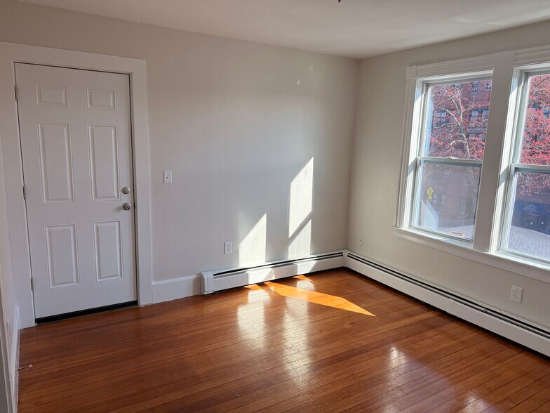 Building Photo - 4 Berry St