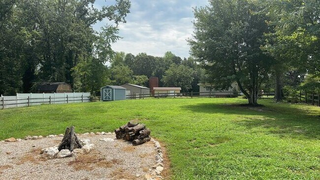 Building Photo - TR Lawing Realty Property