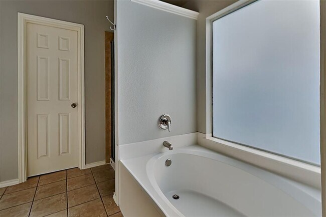 Building Photo - 11022 Pierce Valley Dr