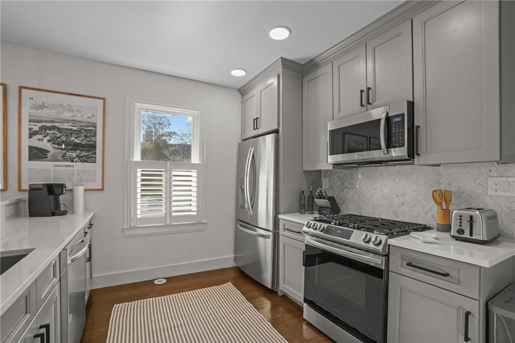 Building Photo - 8 Cross St