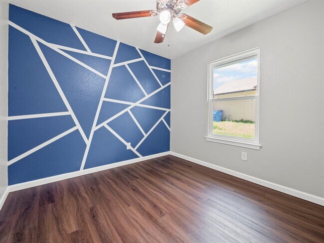 Building Photo - 1002 Cresswell Dr