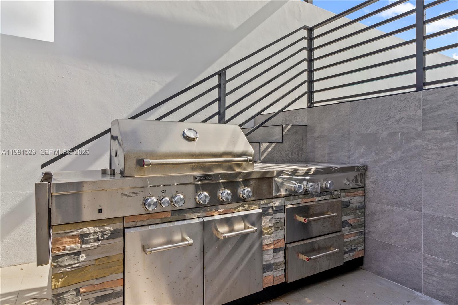 Building Photo - 1155 102nd St