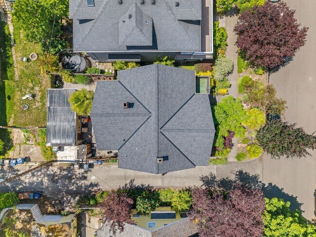 Building Photo - 1512 S 5th St