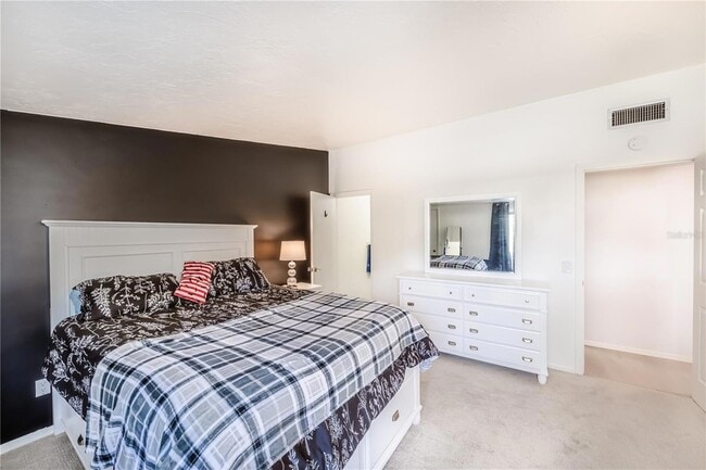 Building Photo - 722 White Pine Tree Rd