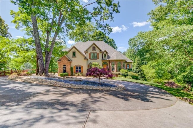 Building Photo - 2870 Roanoke Rd