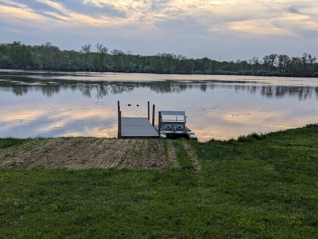 Building Photo - 8649 Hidden Lake Dr