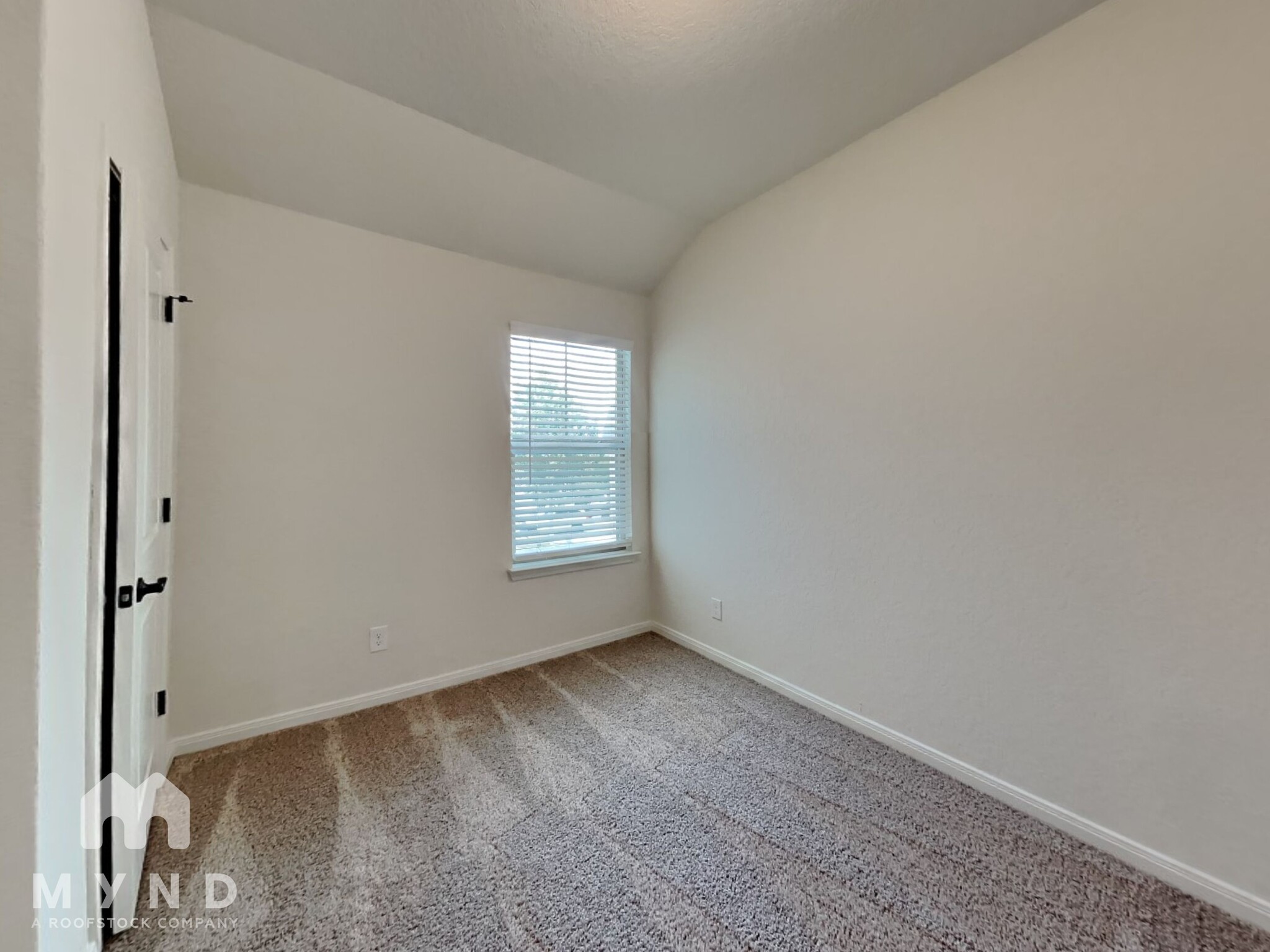 Building Photo - 2230 Sandlewood Cv