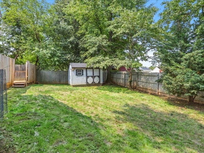 Building Photo - 5010 Blake Dr