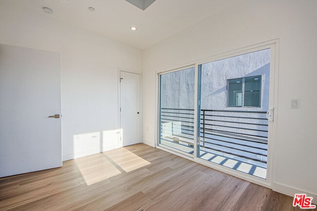 Building Photo - 11443 Hatteras St