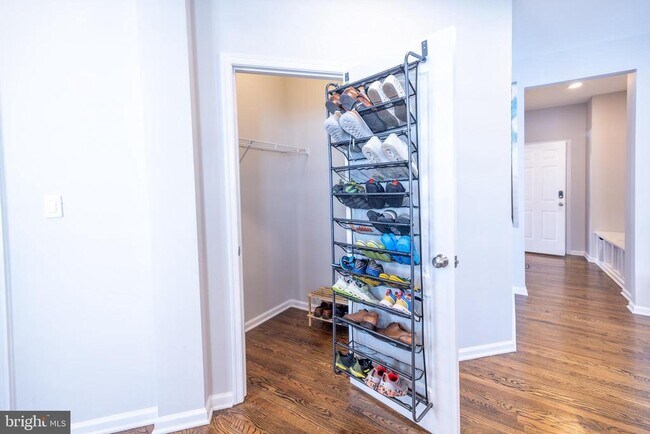 Building Photo - 8727 Raleigh Mews
