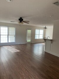 Building Photo - 123 Birchleaf Ln
