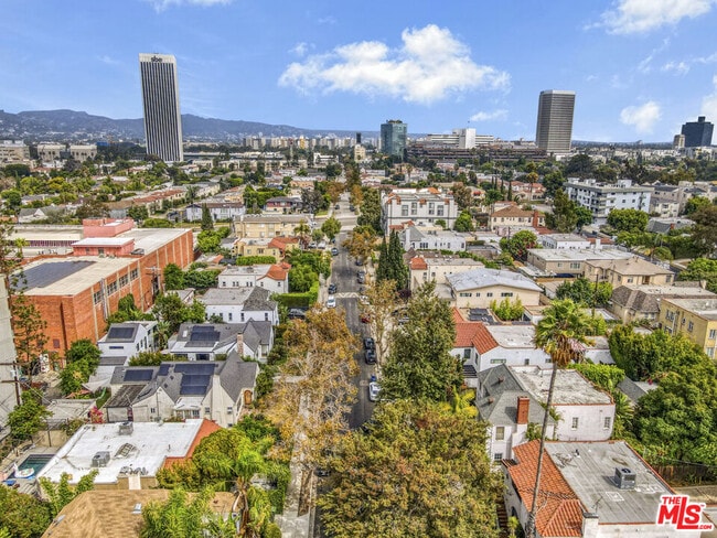 Building Photo - 1051 S Stanley Ave