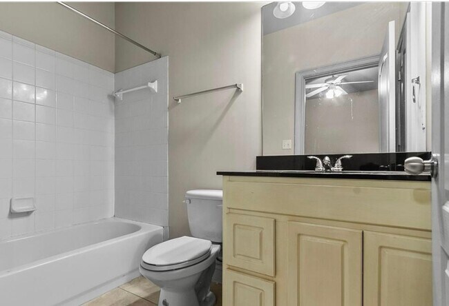 Building Photo - 2 bedroom, 2 bath Condo available now