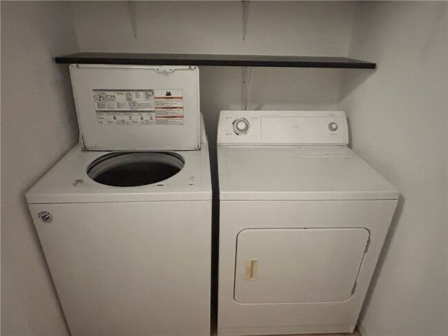 Building Photo - 486 Biscayne Ln