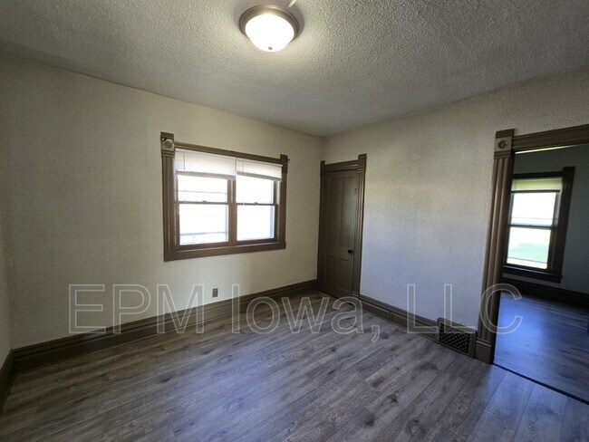 Building Photo - 333 Cottage St