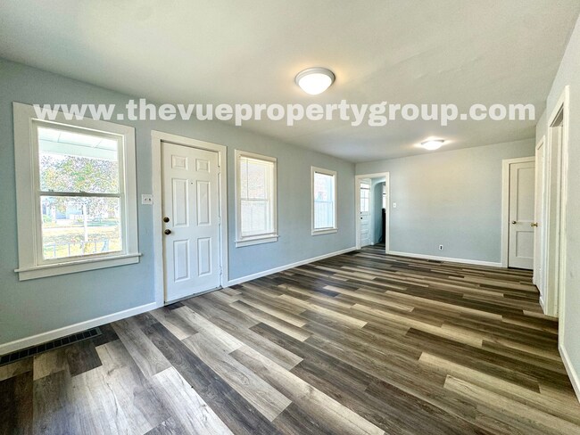 Building Photo - Spacious 3-Bedroom, 2-Bath Home with Modern Updates & Flex Rooms