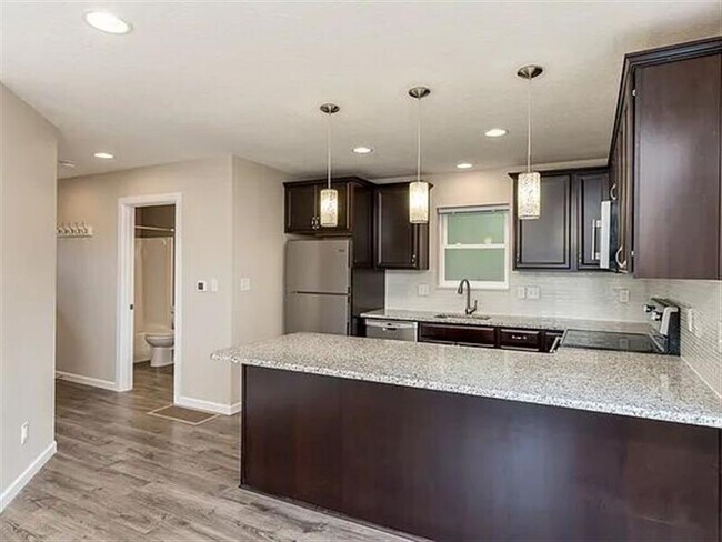 Building Photo - BEAUTEOUS HOME