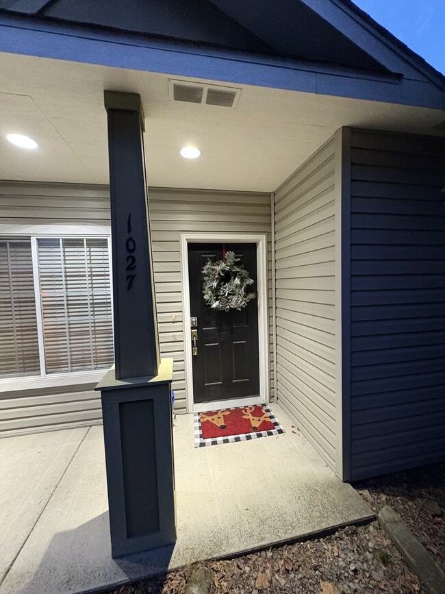 Front door - 1027 S Evergreen Rd