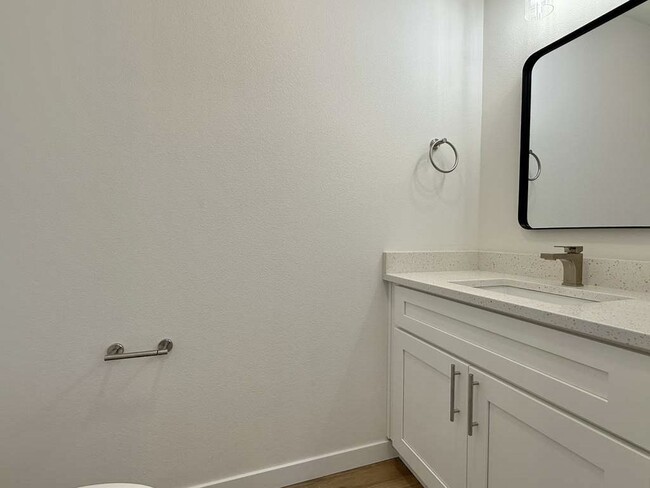 Building Photo - 3925 E 32nd Ave