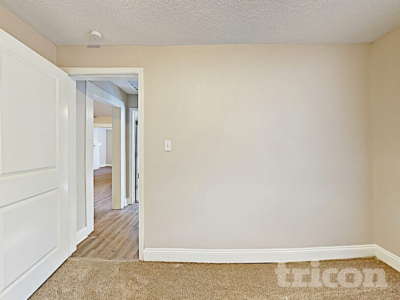 Building Photo - 1511 N Davidson St