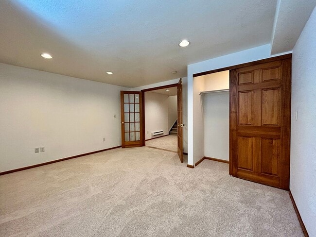 Building Photo - Beautiful & Bright 2-Bedroom + Office Corner Condo in North Boulder