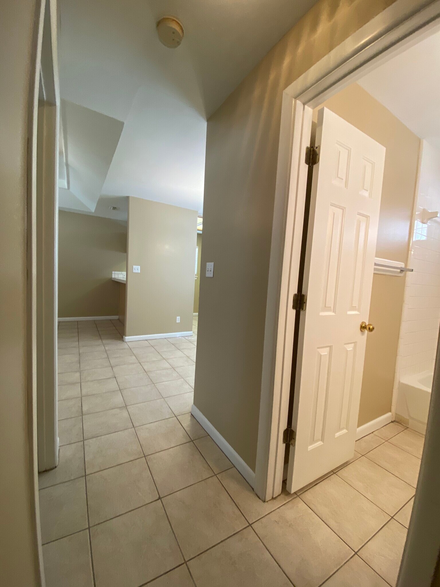 Building Photo - 1209 Swallow Ave