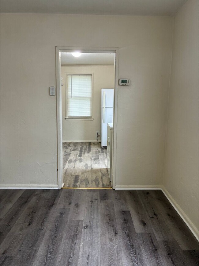 Building Photo - 2 Bedroom 1 Bathroom Single Family Home in...