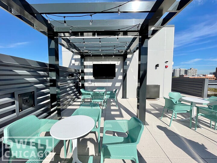 Building Photo - 911 W Dakin St