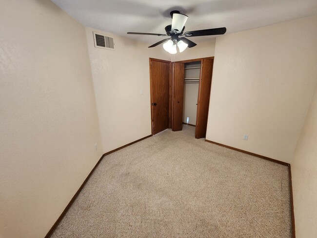 Building Photo - 2050 Pinecone Way