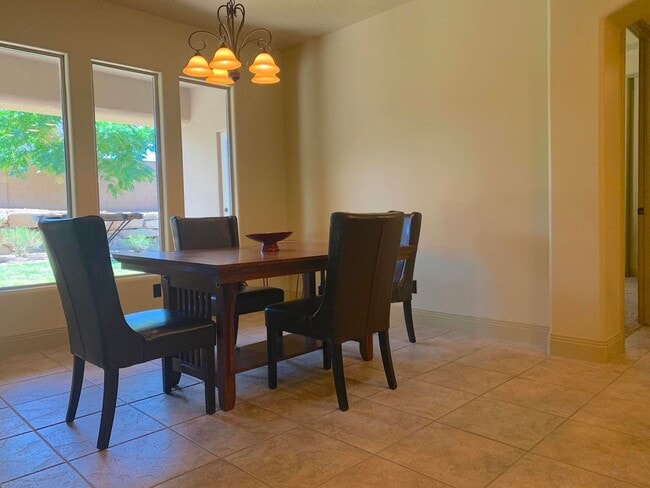 Building Photo - This Gorgeous Home is in the Tonaquint Ter...