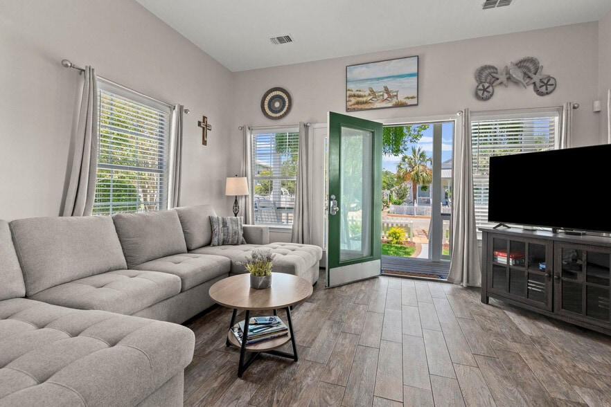 Building Photo - 4465 Clipper Cove