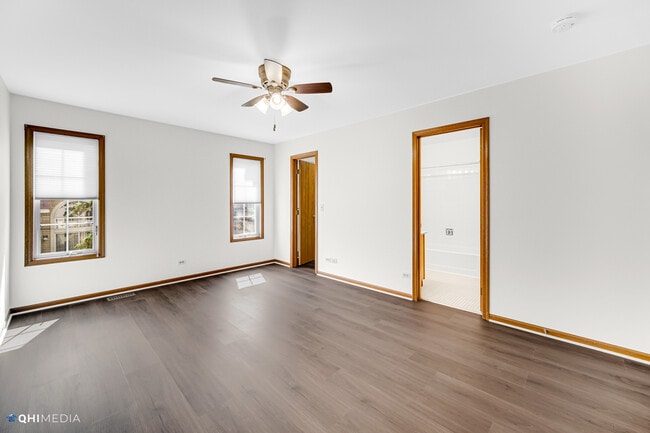 Building Photo - 1202 S Parkside Dr