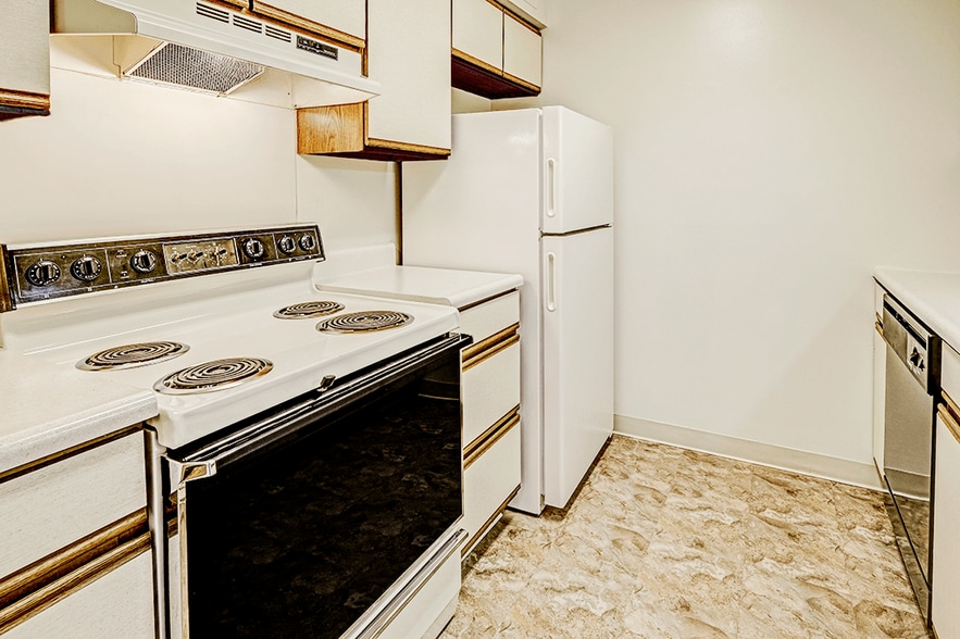 Primary Photo - Thompson Village Apartments