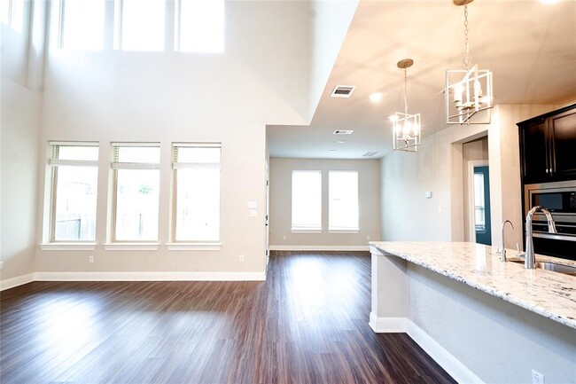Building Photo - 117 Stonewood Ln