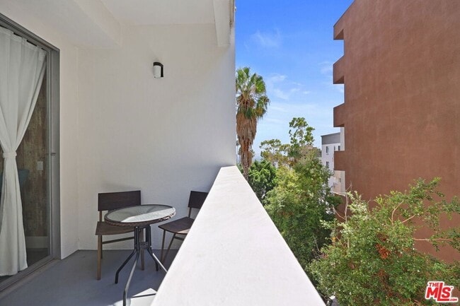 Building Photo - 7250 Franklin Ave