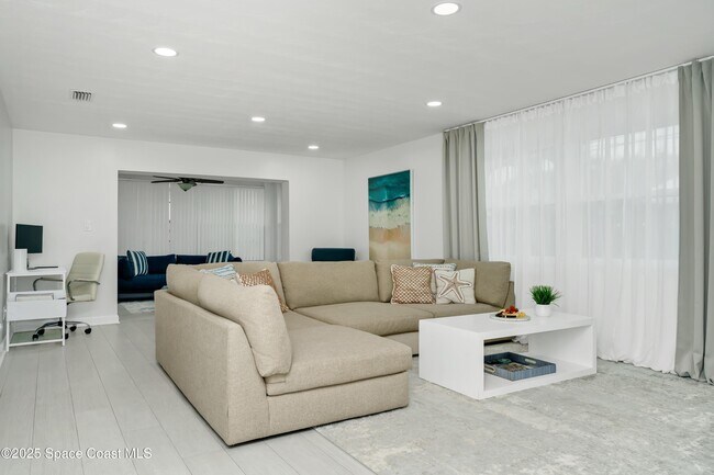 Building Photo - 363 Harbor Dr