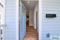 Building Photo - 826 W Victory Dr